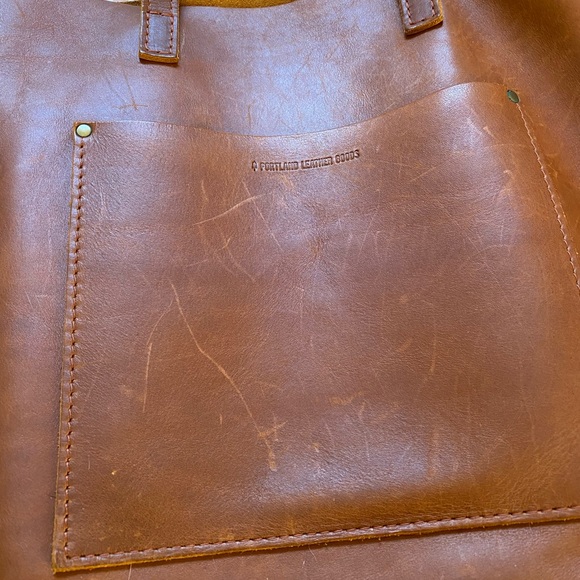 Portland Leather Crossbody Tote Bag in Honey - Picture 2 of 3